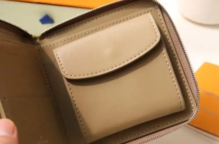 LV Wallets 4178D-0084