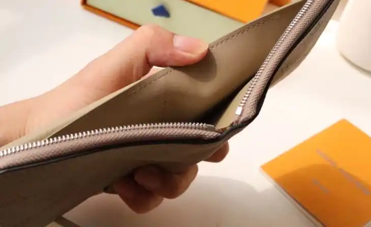 LV Wallets 4178D-0084