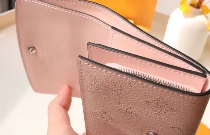LV Wallets 4178D-0085