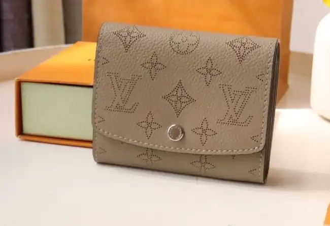 LV Wallets 4178D-0086