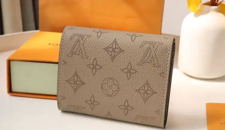LV Wallets 4178D-0086