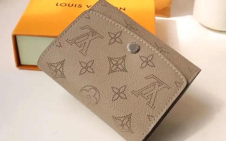 LV Wallets 4178D-0086