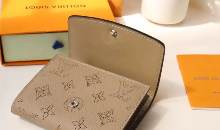 LV Wallets 4178D-0086