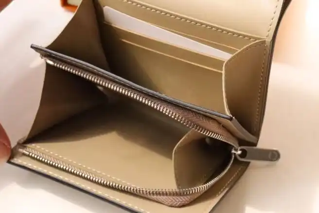 LV Wallets 4178D-0086