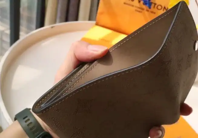 LV Wallets 4178D-0086