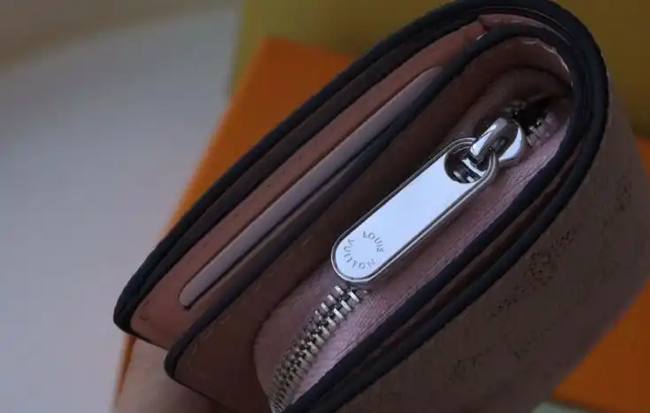 LV Wallets 4178D-0088