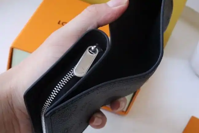 LV Wallets 4178D-0089