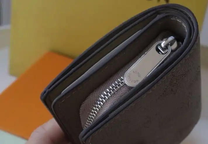 LV Wallets 4178D-0090