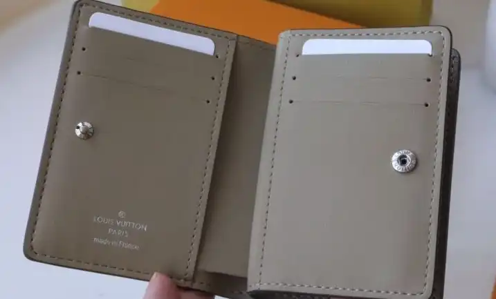 LV Wallets 4178D-0090
