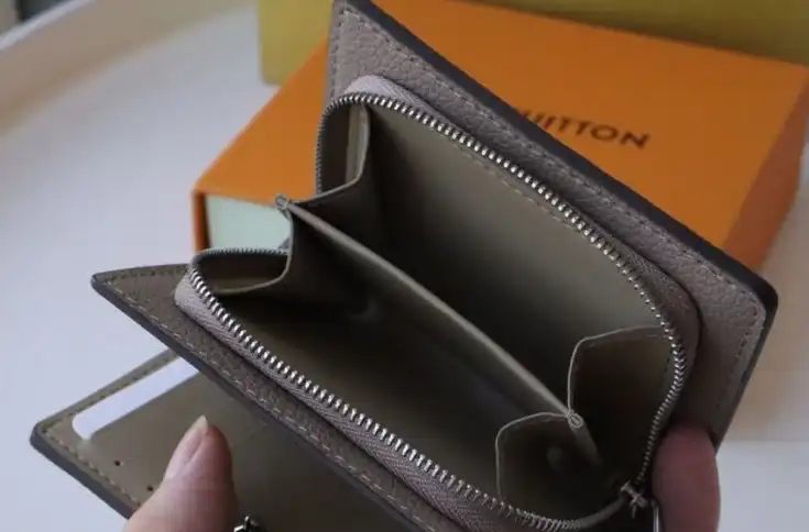 LV Wallets 4178D-0090