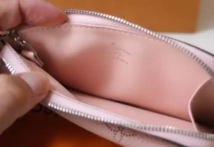 LV Wallets 4178D-0091