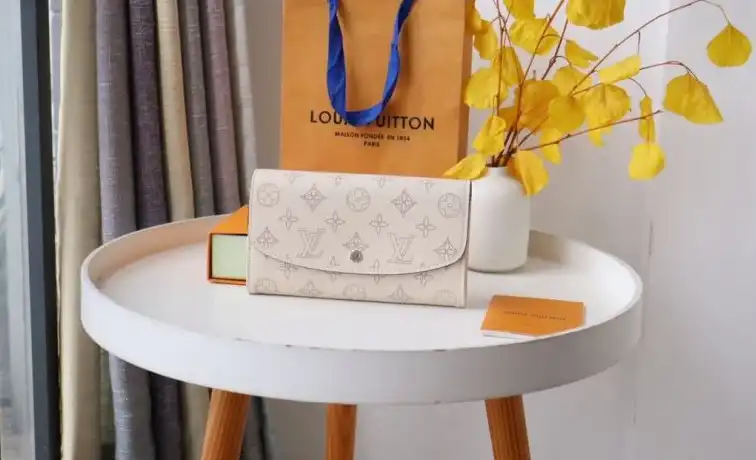 LV Wallets 4178D-0096