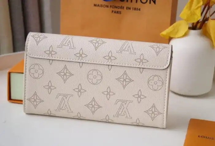 LV Wallets 4178D-0096
