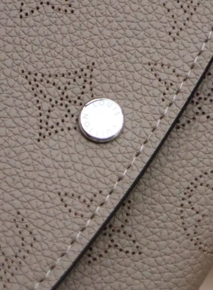 LV Wallets 4178D-0098