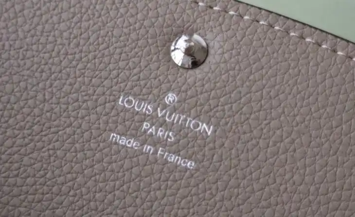 LV Wallets 4178D-0098