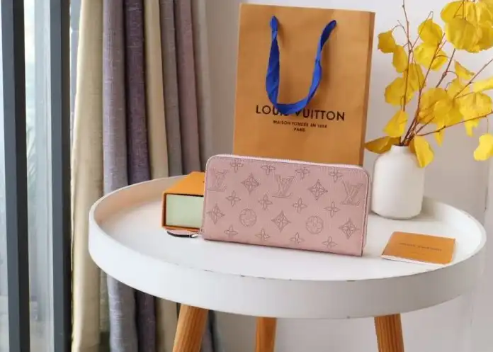 LV Wallets 4178D-0099