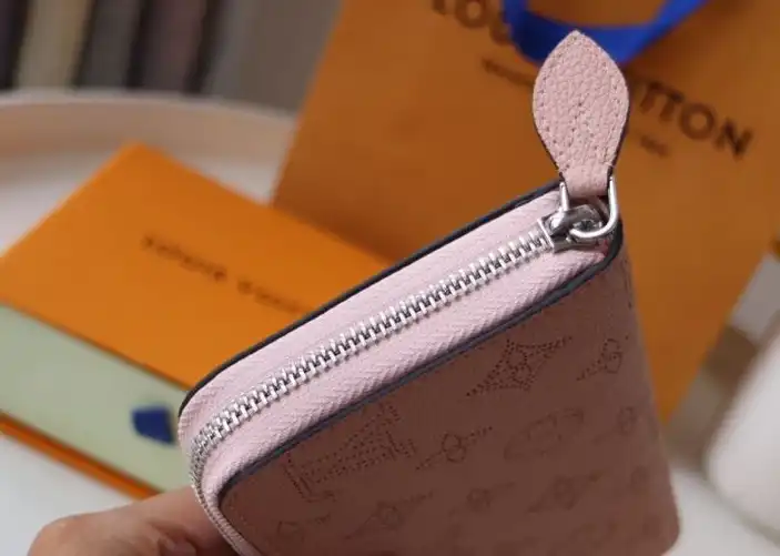 LV Wallets 4178D-0099