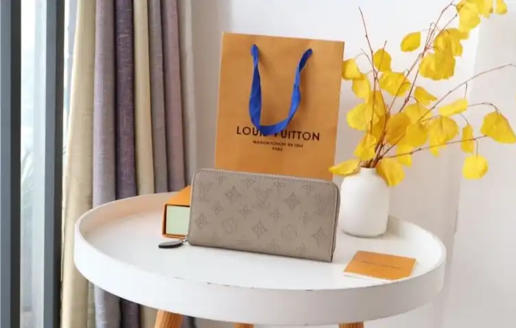 LV Wallets 4178D-0100
