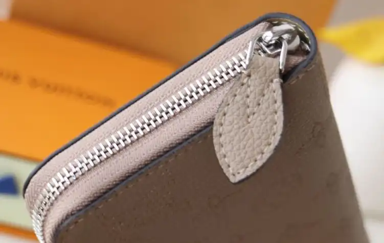 LV Wallets 4178D-0100