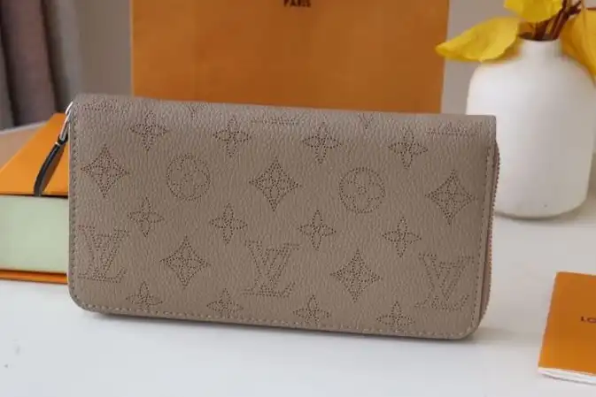 LV Wallets 4178D-0100