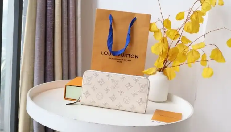 LV Wallets 4178D-0101