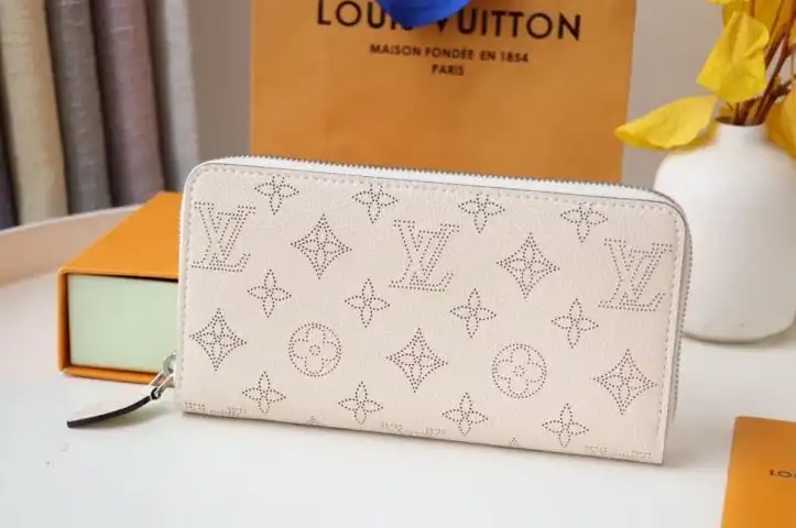 LV Wallets 4178D-0101