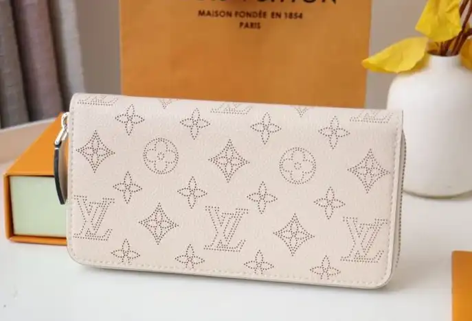 LV Wallets 4178D-0101