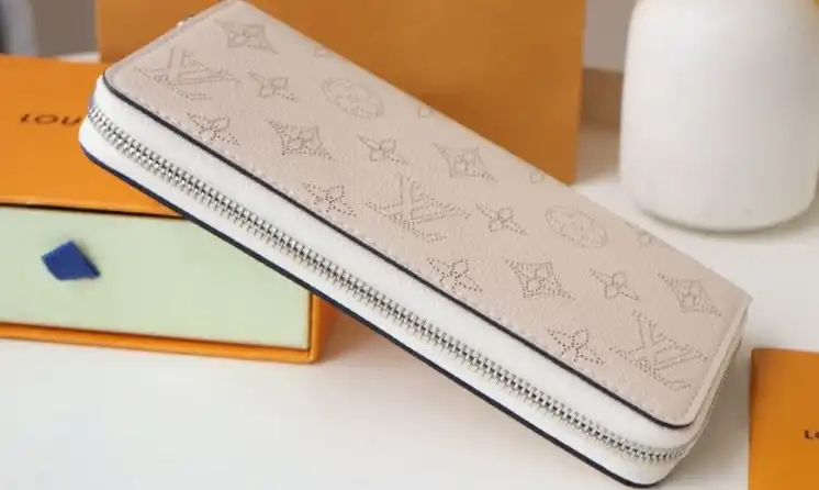 LV Wallets 4178D-0101