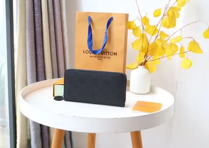 LV Wallets 4178D-0102