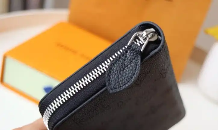LV Wallets 4178D-0102