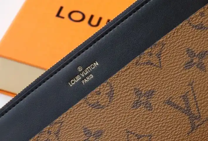 LV Wallets 4178D-0103