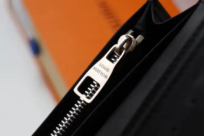 LV Wallets 4178D-0122