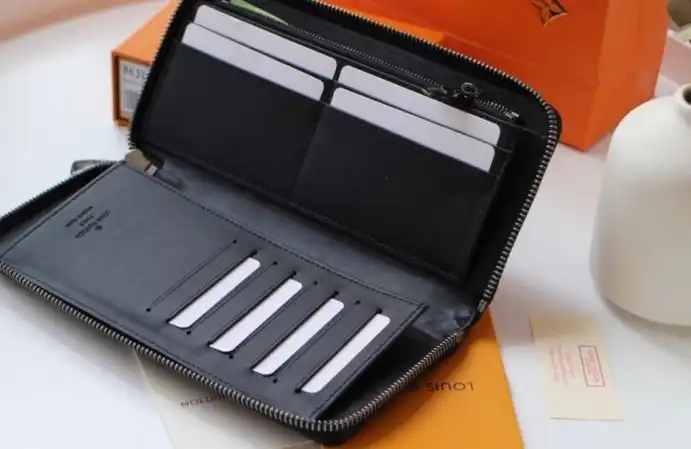 LV Wallets 4178D-0123