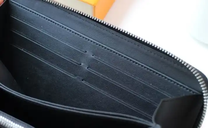 LV Wallets 4178D-0124