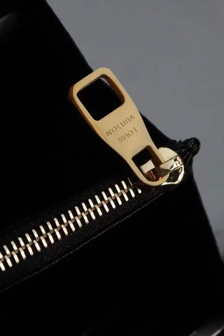 LV Wallets 4178D-0133