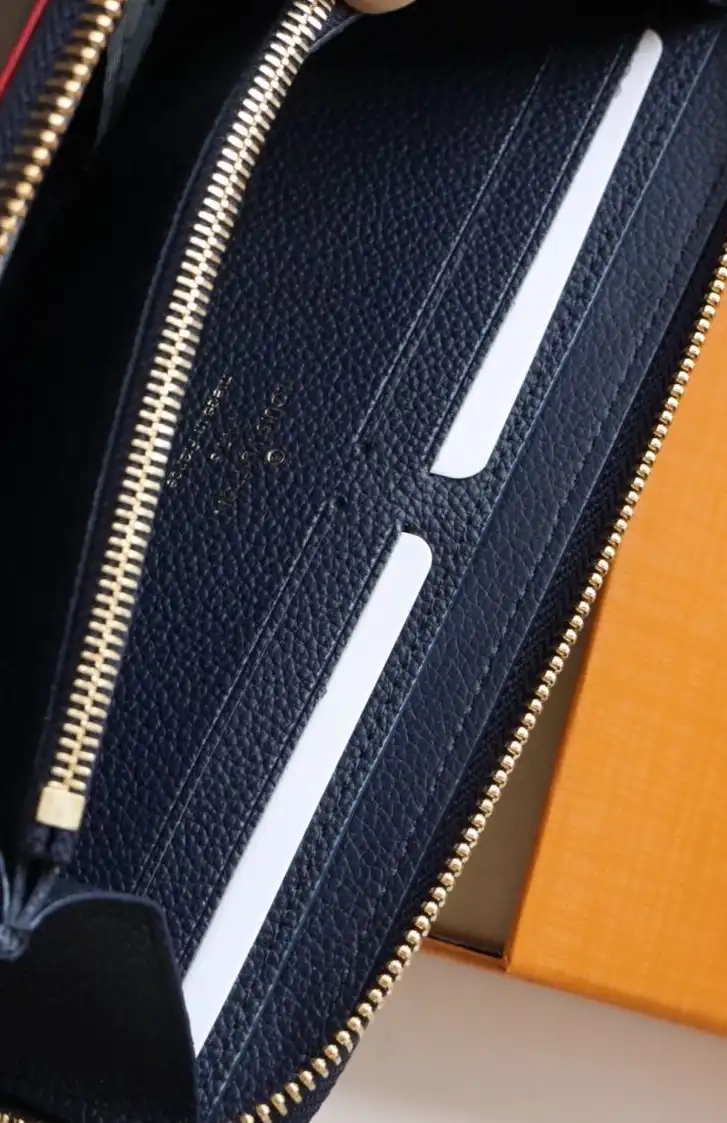 LV Wallets 4178D-0135