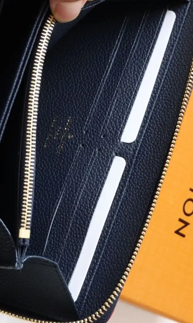 LV Wallets 4178D-0136