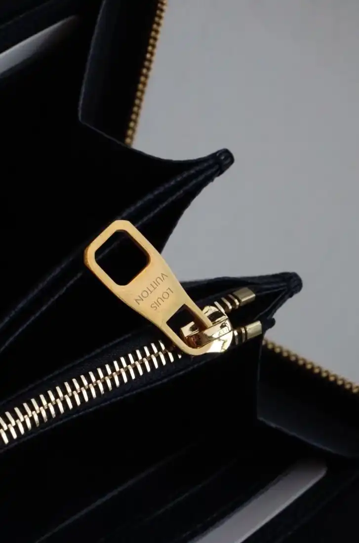 LV Wallets 4178D-0136