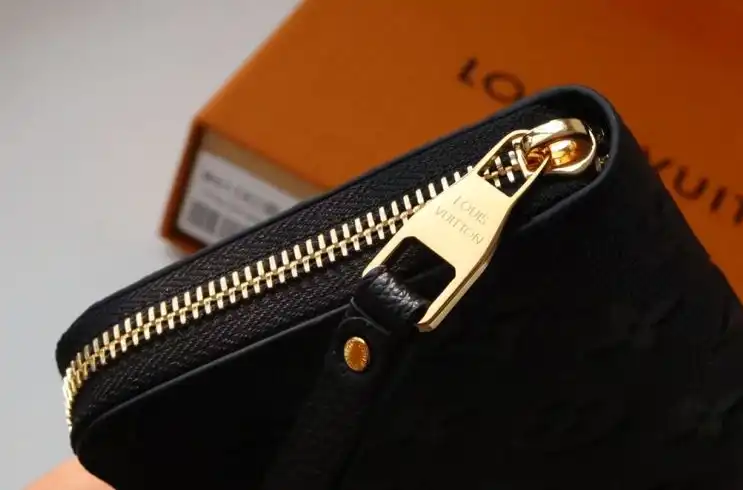LV Wallets 4178D-0137