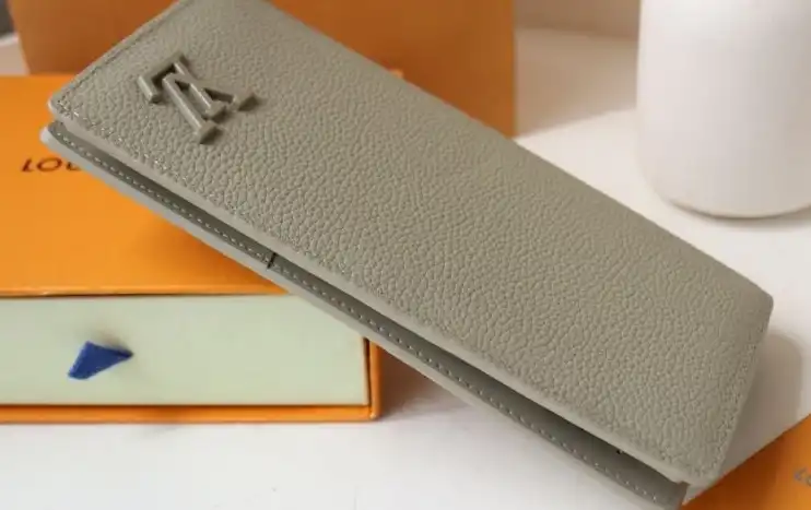 LV Wallets 4178D-0138