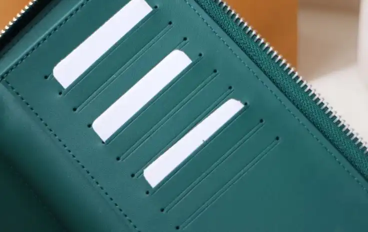 LV Wallets 4178D-0142