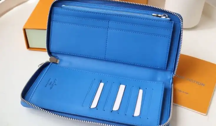 LV Wallets 4178D-0143