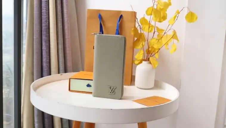LV Wallets 4178D-0144