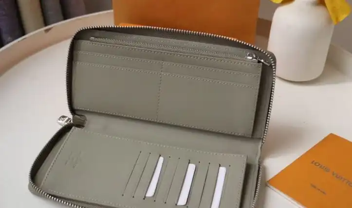 LV Wallets 4178D-0144