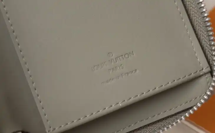 LV Wallets 4178D-0144