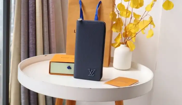 LV Wallets 4178D-0145