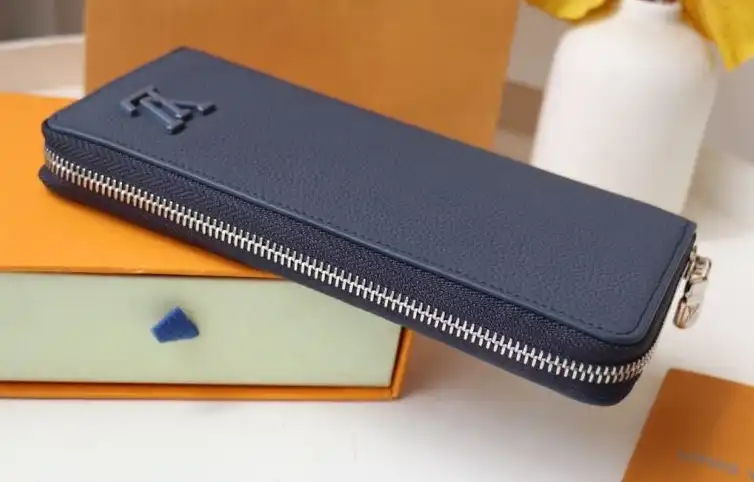 LV Wallets 4178D-0145