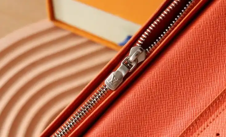LV Wallets 4178D-0189