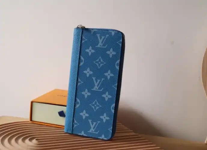 LV Wallets 4178D-0192