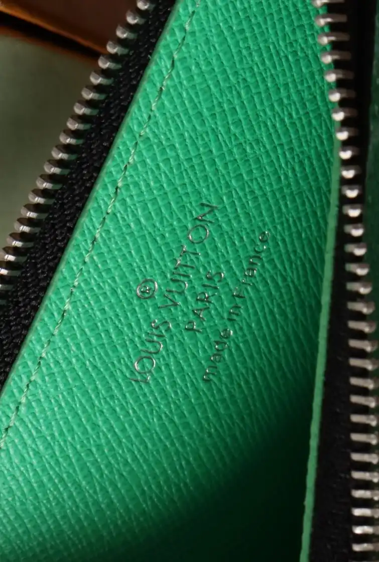 LV Wallets 4178D-0197